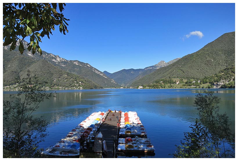 bicicletta da sterrato e strada sul lago di garda